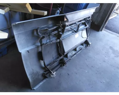 VOLVO VNL CAB SKIRTSIDE FAIRING