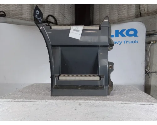 VOLVO VNL CAB SKIRT/SIDE FAIRING
