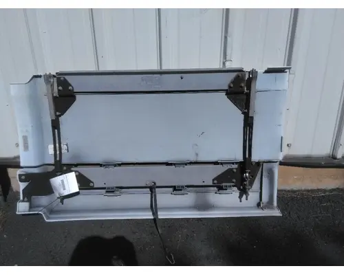 VOLVO VNL CAB SKIRTSIDE FAIRING