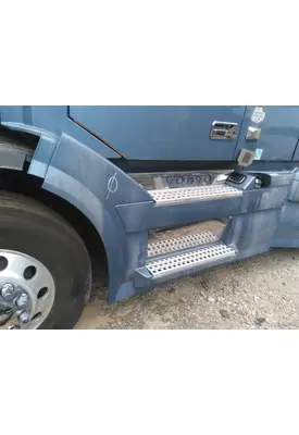 VOLVO VNL CAB SKIRT/SIDE FAIRING