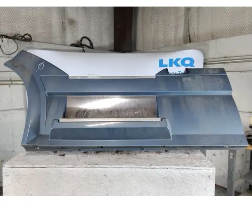 VOLVO VNL CAB SKIRTSIDE FAIRING