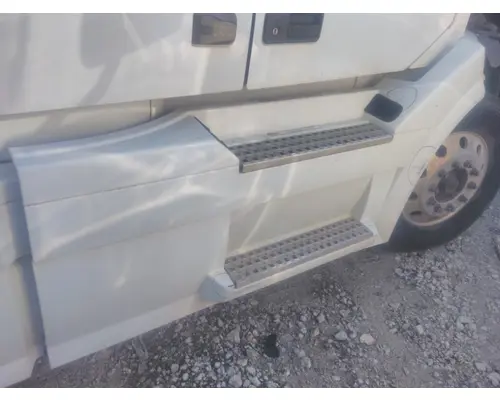 VOLVO VNL CAB SKIRTSIDE FAIRING