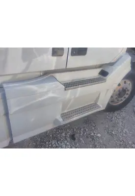 VOLVO VNL CAB SKIRT/SIDE FAIRING