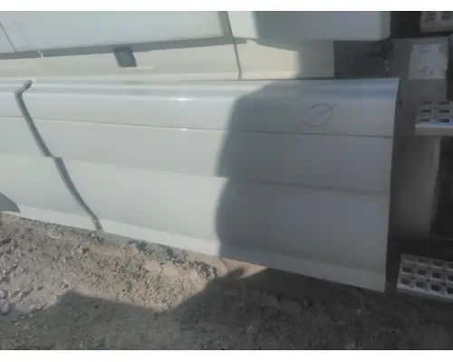 VOLVO VNL CAB SKIRTSIDE FAIRING