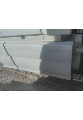 VOLVO VNL CAB SKIRT/SIDE FAIRING