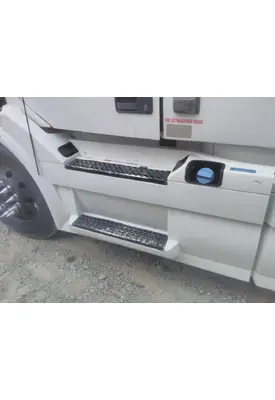 VOLVO VNL CAB SKIRT/SIDE FAIRING