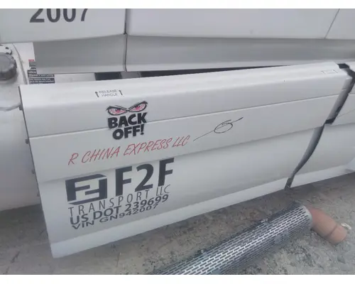 VOLVO VNL CAB SKIRTSIDE FAIRING