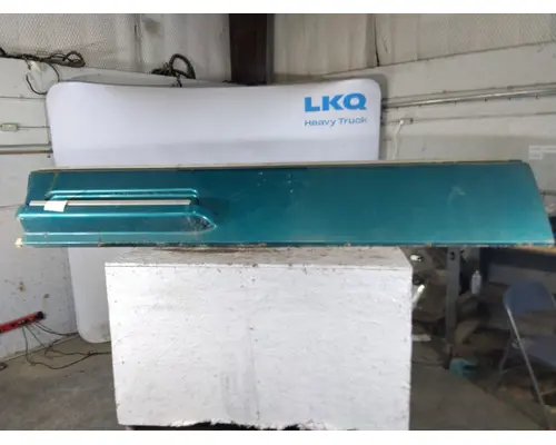 VOLVO VNL CAB SKIRTSIDE FAIRING