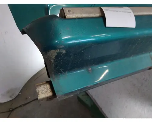 VOLVO VNL CAB SKIRTSIDE FAIRING