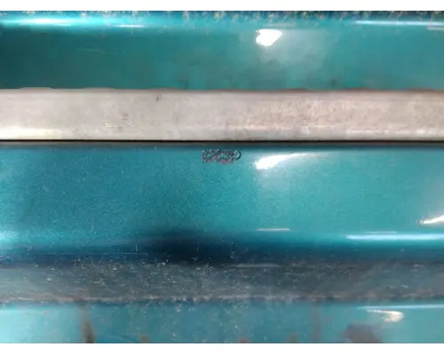 VOLVO VNL CAB SKIRTSIDE FAIRING