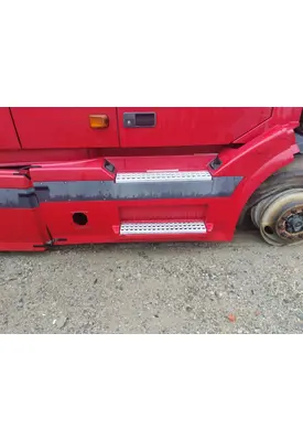 VOLVO VNL CAB SKIRT/SIDE FAIRING