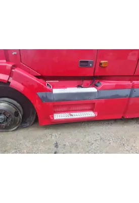 VOLVO VNL CAB SKIRT/SIDE FAIRING