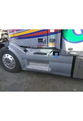 VOLVO VNL CAB SKIRT/SIDE FAIRING