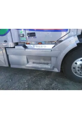 VOLVO VNL CAB SKIRT/SIDE FAIRING