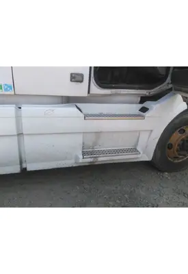 VOLVO VNL CAB SKIRT/SIDE FAIRING