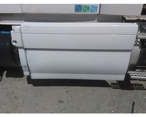 VOLVO VNL CAB SKIRTSIDE FAIRING
