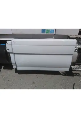 VOLVO VNL CAB SKIRT/SIDE FAIRING