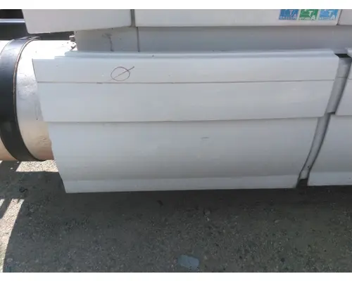 VOLVO VNL CAB SKIRTSIDE FAIRING