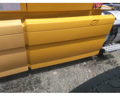 VOLVO VNL CAB SKIRTSIDE FAIRING