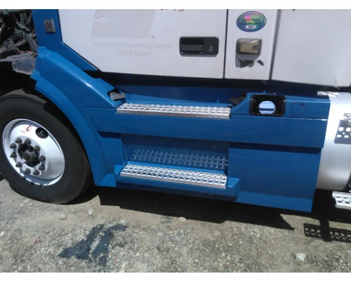 VOLVO VNL CAB SKIRTSIDE FAIRING