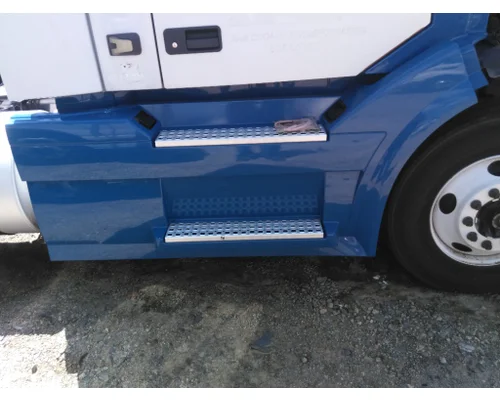 VOLVO VNL CAB SKIRTSIDE FAIRING