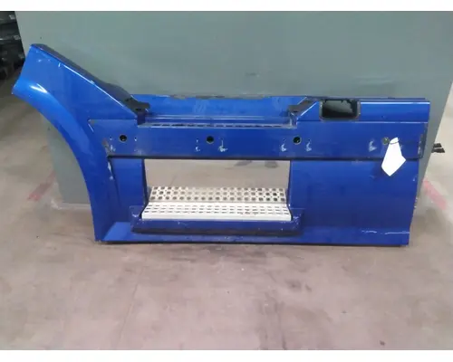 VOLVO VNL CAB SKIRTSIDE FAIRING