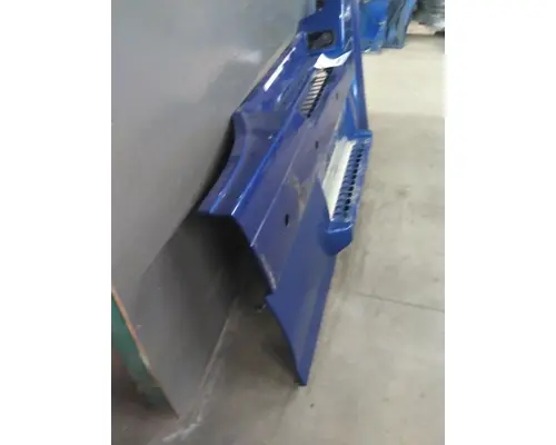 VOLVO VNL CAB SKIRTSIDE FAIRING