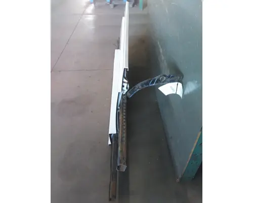 VOLVO VNL CAB SKIRTSIDE FAIRING