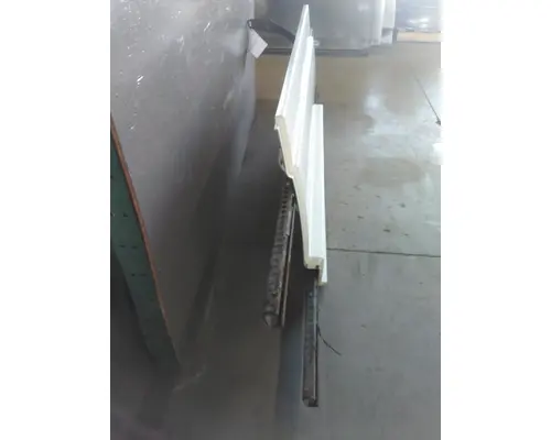 VOLVO VNL CAB SKIRTSIDE FAIRING