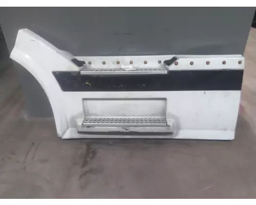 VOLVO VNL CAB SKIRTSIDE FAIRING