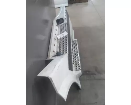 VOLVO VNL CAB SKIRTSIDE FAIRING