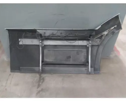 VOLVO VNL CAB SKIRTSIDE FAIRING