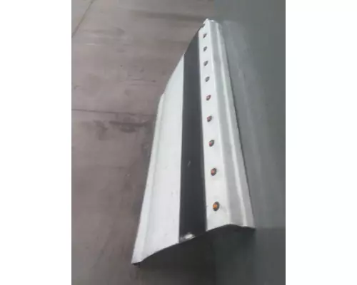 VOLVO VNL CAB SKIRTSIDE FAIRING