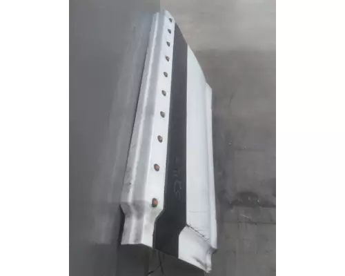 VOLVO VNL CAB SKIRTSIDE FAIRING