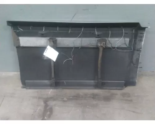 VOLVO VNL CAB SKIRTSIDE FAIRING
