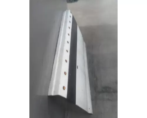 VOLVO VNL CAB SKIRTSIDE FAIRING
