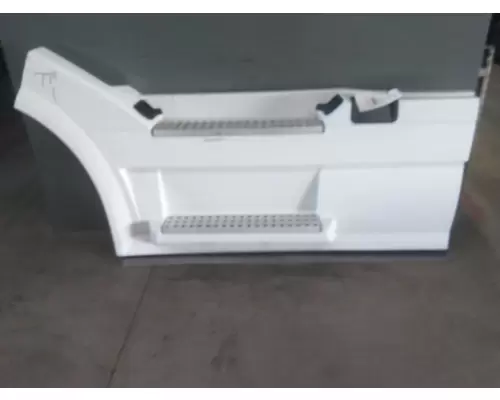 VOLVO VNL CAB SKIRTSIDE FAIRING