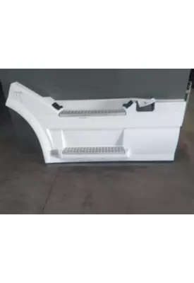 VOLVO VNL CAB SKIRT/SIDE FAIRING