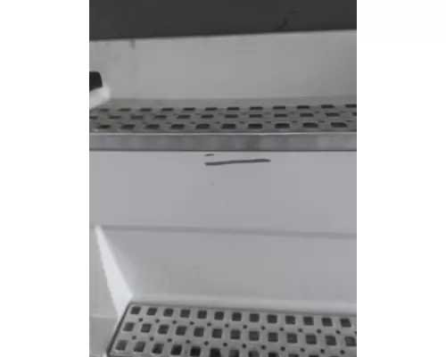 VOLVO VNL CAB SKIRTSIDE FAIRING
