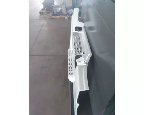 VOLVO VNL CAB SKIRTSIDE FAIRING