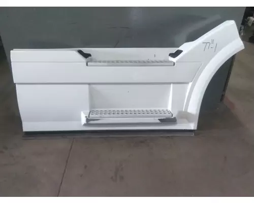 VOLVO VNL CAB SKIRTSIDE FAIRING