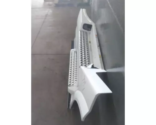VOLVO VNL CAB SKIRTSIDE FAIRING