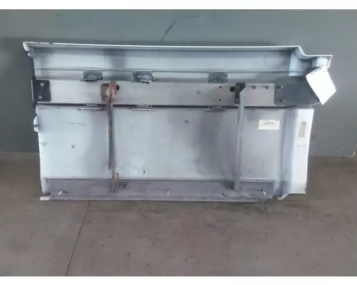 VOLVO VNL CAB SKIRTSIDE FAIRING