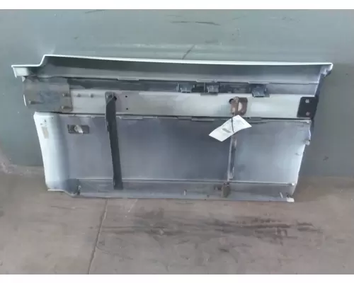 VOLVO VNL CAB SKIRTSIDE FAIRING