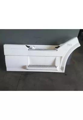 VOLVO VNL CAB SKIRT/SIDE FAIRING