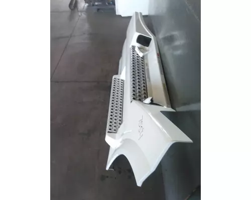 VOLVO VNL CAB SKIRTSIDE FAIRING