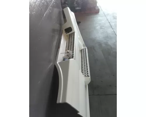 VOLVO VNL CAB SKIRTSIDE FAIRING