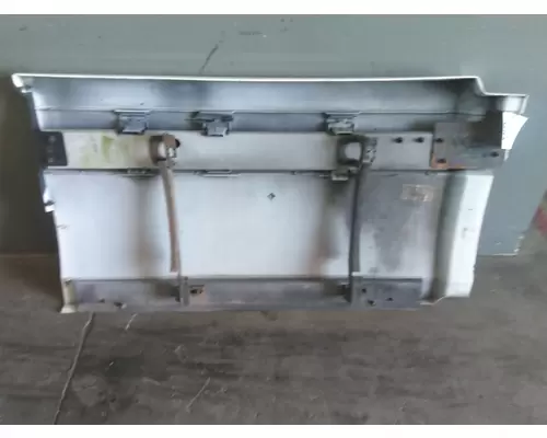 VOLVO VNL CAB SKIRTSIDE FAIRING