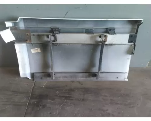 VOLVO VNL CAB SKIRTSIDE FAIRING