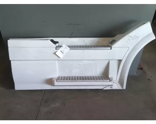 VOLVO VNL CAB SKIRTSIDE FAIRING